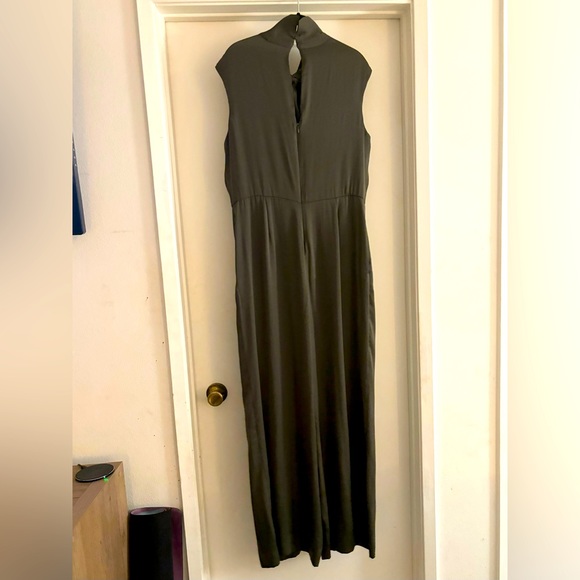 BCBG Smoke Grey Jumpsuit Size L - Picture 2 of 5